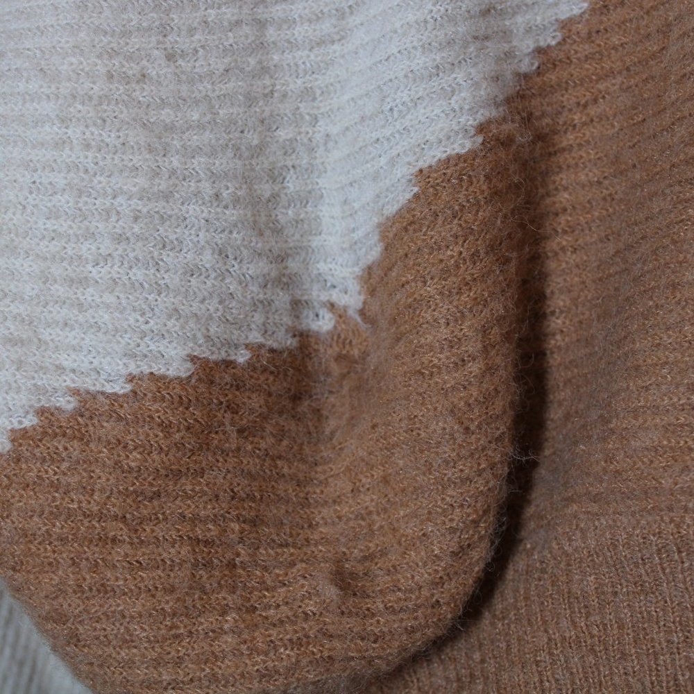 LUSH | Two-Tone Knit Sweater - Picture 6 of 6